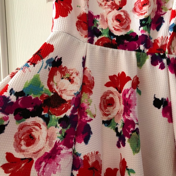 Floral textured A-lime dress - Picture 3 of 3